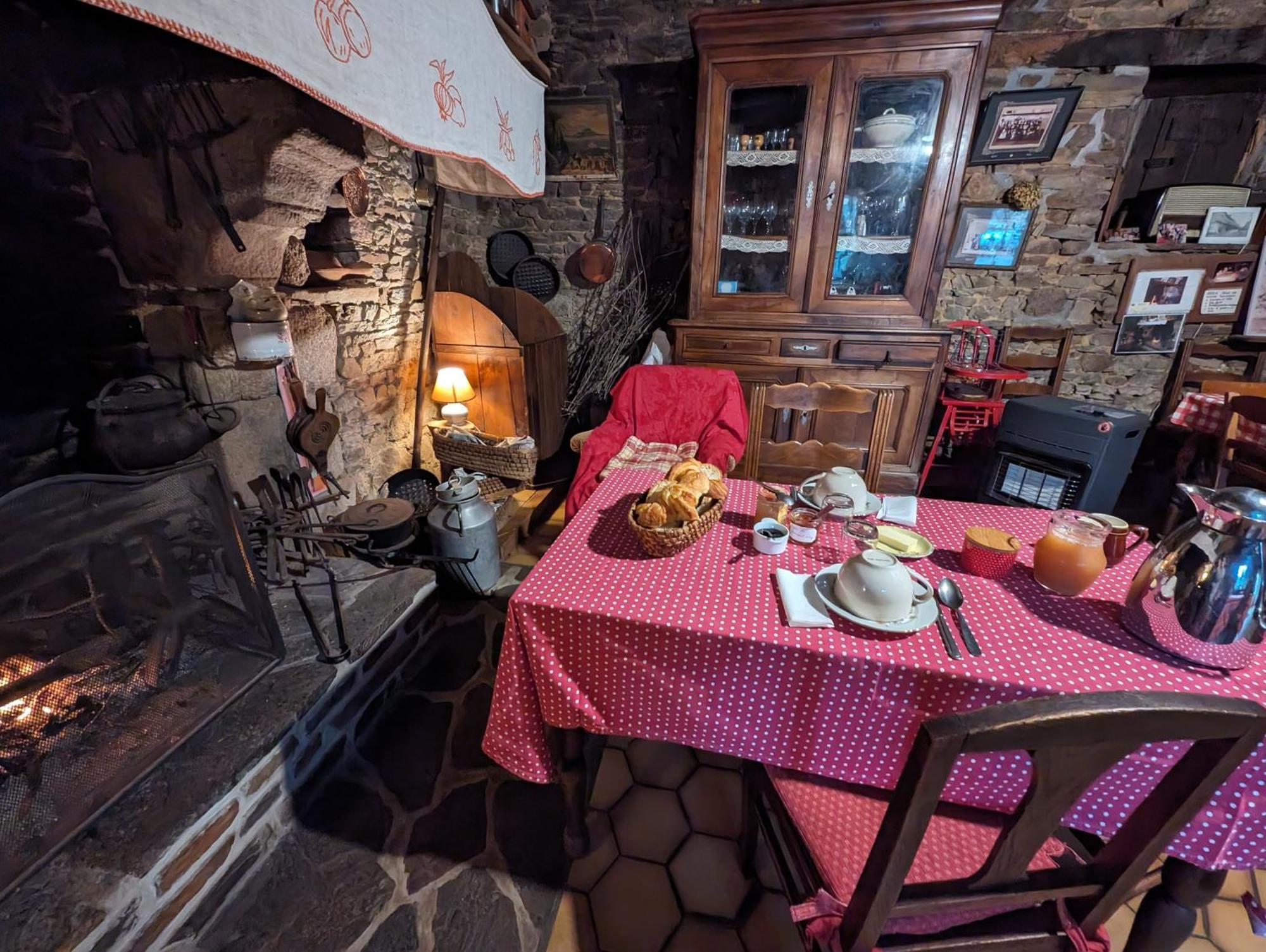 Bed and Breakfast Ferme De La Gortiere Le Teilleul Exterior foto